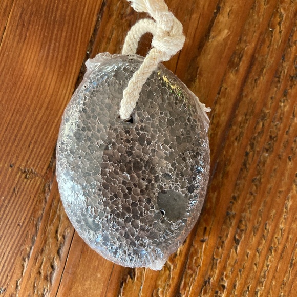 NWT Lava Pumice Stone for Dogs or Humans - Picture 2 of 2